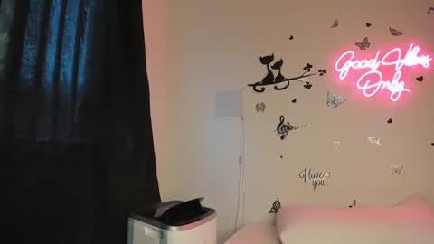 Snapshot of misskarinahilton chatting on 09.20.25 MissKarinaHilton online show from 09.20.25