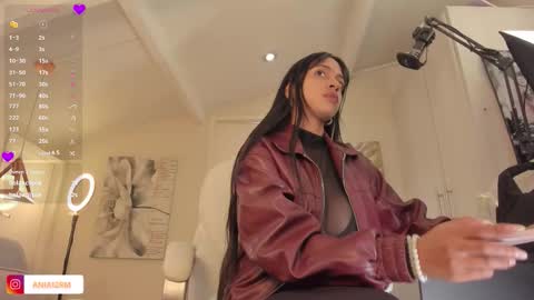 Ania online show from 12.22.25