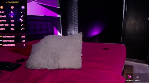 Snapshot of missloise chatting on 02.08.25 Miss Loise online show from 02.08.25