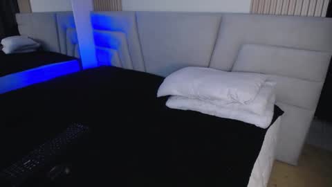 Snapshot of missloise chatting on 11.04.25 Miss Loise online show from 11.04.25