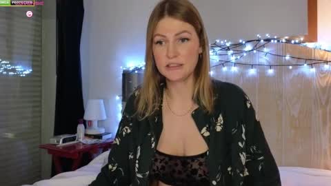 Snapshot of misslucci chatting on 12.22.24 Misslucci online show from 12.22.24