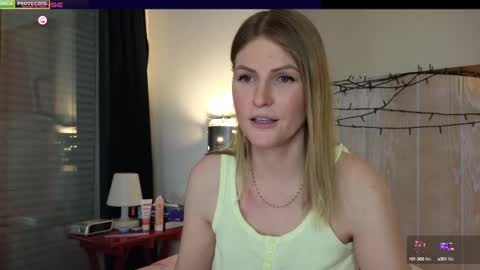 Snapshot of misslucci chatting on 01.10.25 Misslucci online show from 01.10.25