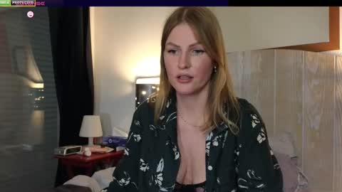 Snapshot of misslucci chatting on 02.09.25 Misslucci online show from 02.09.25