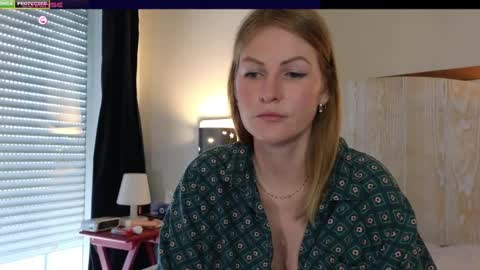 Snapshot of misslucci chatting on 02.10.25 Misslucci online show from 02.10.25