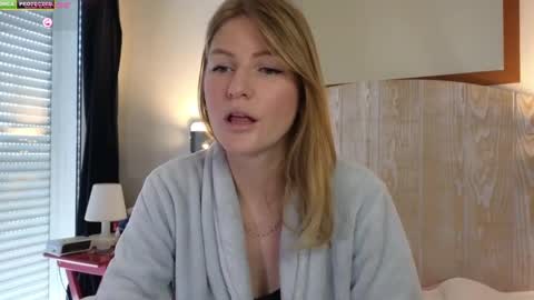 Snapshot of misslucci chatting on 03.08.25 Misslucci online show from 03.08.25