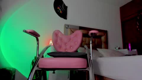 Lucye Robbie online show from 12.14.24