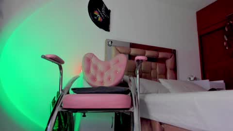 Lucye Robbie online show from 12.15.24