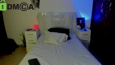 Lucye Robbie online show from 02.12.25