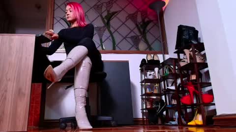 Snapshot of missmabelle_ chatting on 06.17.26 Im Valentina online show from 06.17.26
