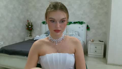 Snapshot of missmariat chatting on 12.26.24 OneGoddess online show from 12.26.24