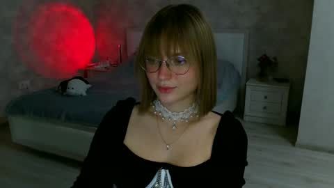 Snapshot of missmariat chatting on 09.30.25 OneGoddess online show from 09.30.25