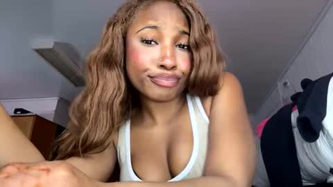 missmarimac online show from 02.24.26