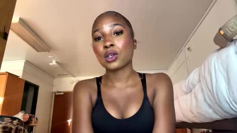 missmarimac online show from 05.05.26