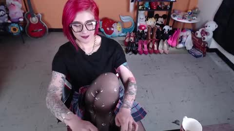 Miss Mia online show from 01.28.25