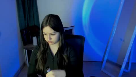 Snapshot of missmiamiss chatting on 05.11.26 Mia online show from 05.11.26