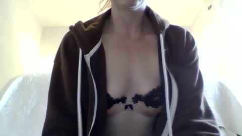 Snapshot of missmoonmagic13 chatting on 09.28.25 Maxxx online show from 09.28.25