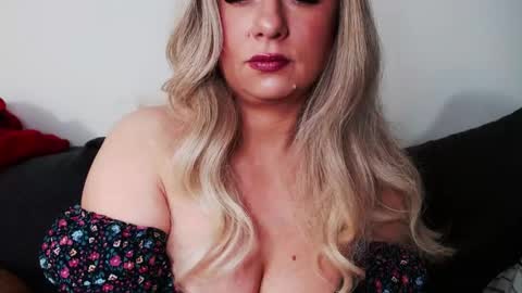 Missqueen1416 online show from 03.12.25