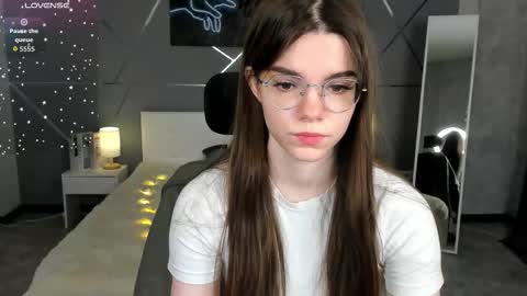 misss_evelyne online show from 12.18.25