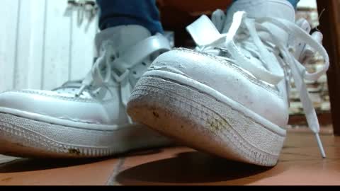 TELL ME MISS online show from 10.03.25