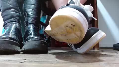 TELL ME MISS online show from 02.11.26