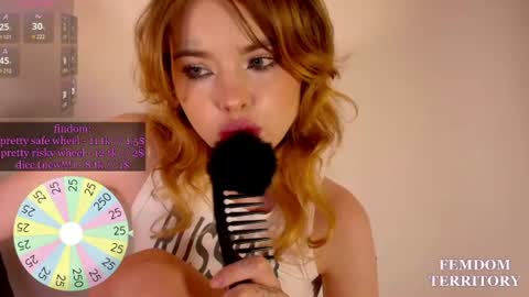 Snapshot of missslola chatting on 06.18.26 Misss Lola Angel online show from 06.18.26