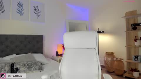 Fernanda Davila online show from 02.05.25