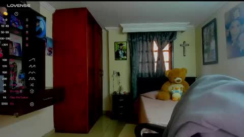 Snapshot of missvalery1 chatting on 05.25.26 missvalery1 online show from 05.25.26