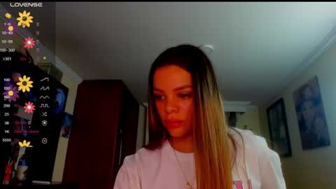 Snapshot of missvalery1 chatting on 06.18.26 missvalery1 online show from 06.18.26