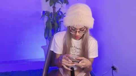 Snapshot of missvenuss chatting on 11.17.25 IG MISSVENUSS1 online show from 11.17.25