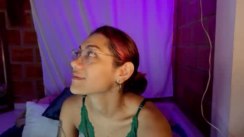 Snapshot of missvenuss chatting on 12.17.25 IG MISSVENUSS1 online show from 12.17.25