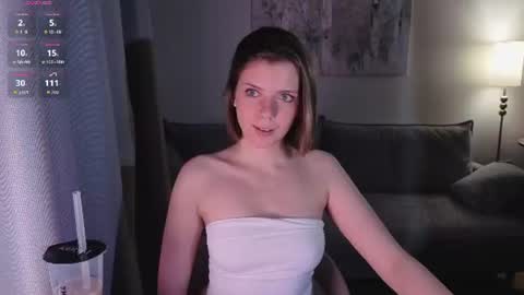 Snapshot of missvikiki chatting on 08.04.26 Polly online show from 08.04.26