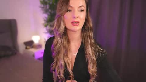 Snapshot of misswiney chatting on 09.21.25 Winey online show from 09.21.25