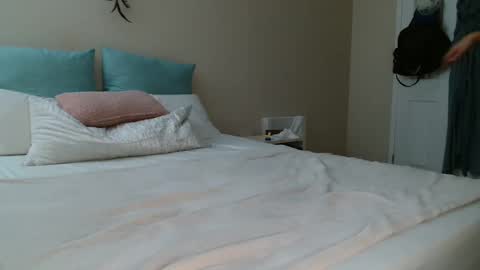 Monique  online show from 02.26.25