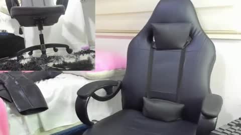 Snapshot of mistress_findom chatting on 09.19.25 mistress_findom online show from 09.19.25