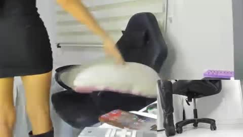 Snapshot of mistress_findom chatting on 10.03.25 mistress_findom online show from 10.03.25