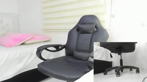 Snapshot of mistress_findom chatting on 10.10.25 mistress_findom online show from 10.10.25