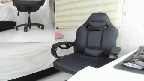 Snapshot of mistress_findom chatting on 10.11.25 mistress_findom online show from 10.11.25