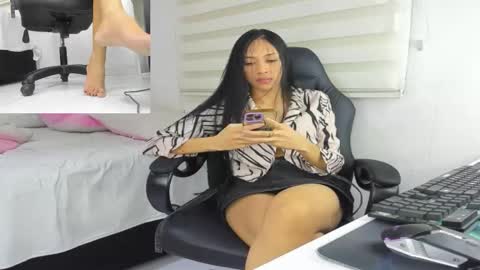 Snapshot of mistress_findom chatting on 10.14.25 mistress_findom online show from 10.14.25