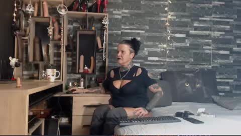 Snapshot of mistress_mirybossy chatting on 12.12.24 Mistress Mirybossy online show from 12.12.24