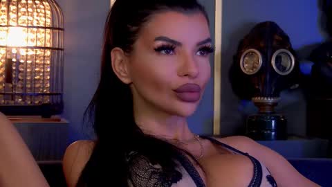 Elenia online show from 10.07.25