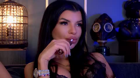 Elenia online show from 10.15.25