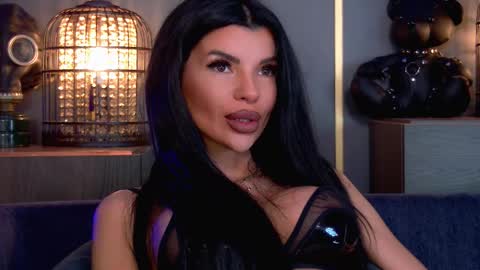 Elenia online show from 03.12.26