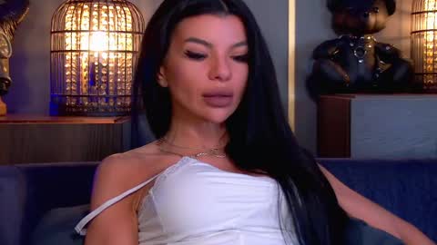 Elenia online show from 04.27.26