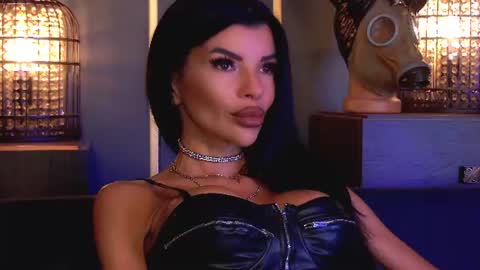 Elenia online show from 07.04.26