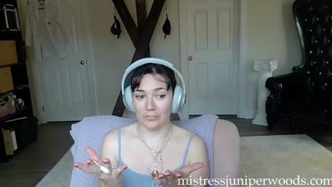 Snapshot of mistressjuniper chatting on 11.13.25 Mistress June online show from 11.13.25