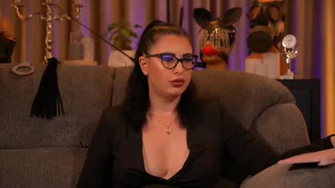 Snapshot of mistresskellykent chatting on 09.09.25 Mistress Kelly online show from 09.09.25