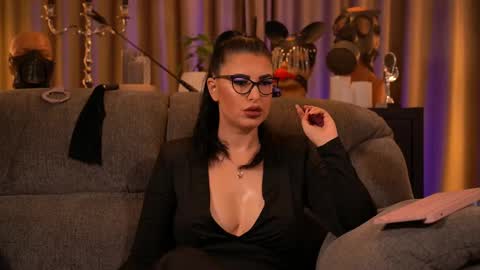 Snapshot of mistresskellykent chatting on 09.22.25 Mistress Kelly online show from 09.22.25