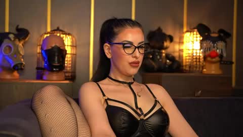 Snapshot of mistresskellykent chatting on 05.01.26 Mistress Kelly online show from 05.01.26