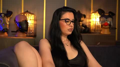 Snapshot of mistresskellykent chatting on 05.09.26 Mistress Kelly online show from 05.09.26