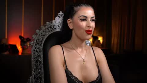 Snapshot of mistresskellykent chatting on 06.25.26 Mistress Kelly online show from 06.25.26